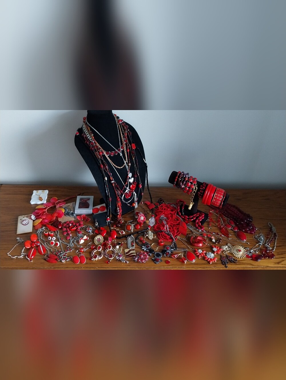 Vintage Jewelry Box Filled with Red Costume Jewelry - Picture 9 of 11